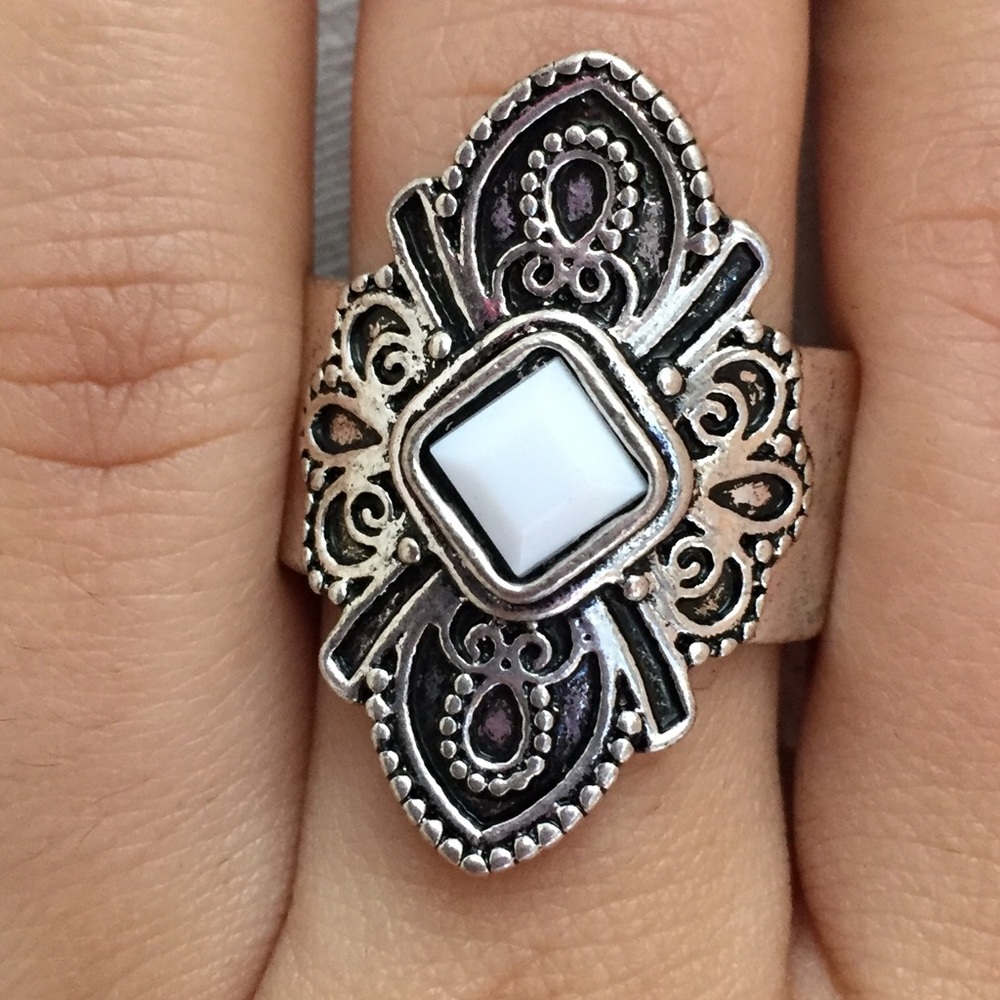 (SOLD) Ring - Picture 4 of 5